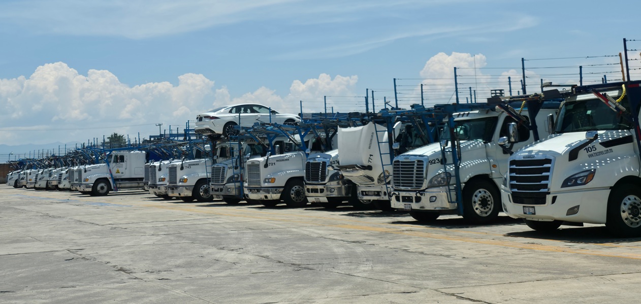 Tractocamión de la flota TRACOMEX